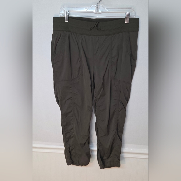 The North Face Capri Pants Women’s Large Taupe Green Aphrodite 2.0 Gorpcore EUC - Picture 1 of 12